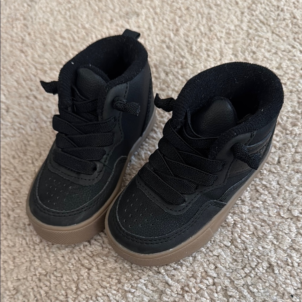 NWOT- OshKosh Toddler High-Top Sneakers size 5
